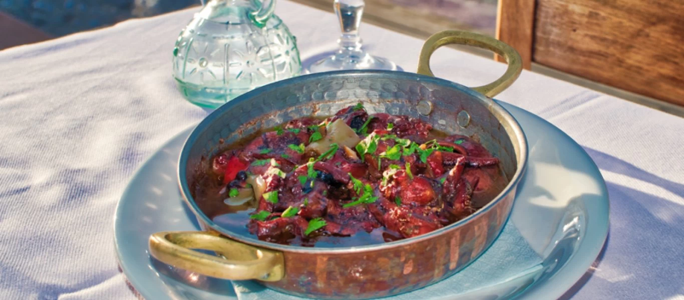 Καταγγελία για «μυστικό δείπνο» σε ταβέρνα στην Παιανία παρουσία κυβερνητικού βουλευτή